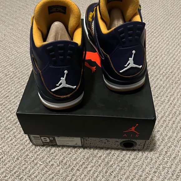 Nike Air Jordan 4 Retro 9.5 - Picture 2 of 7